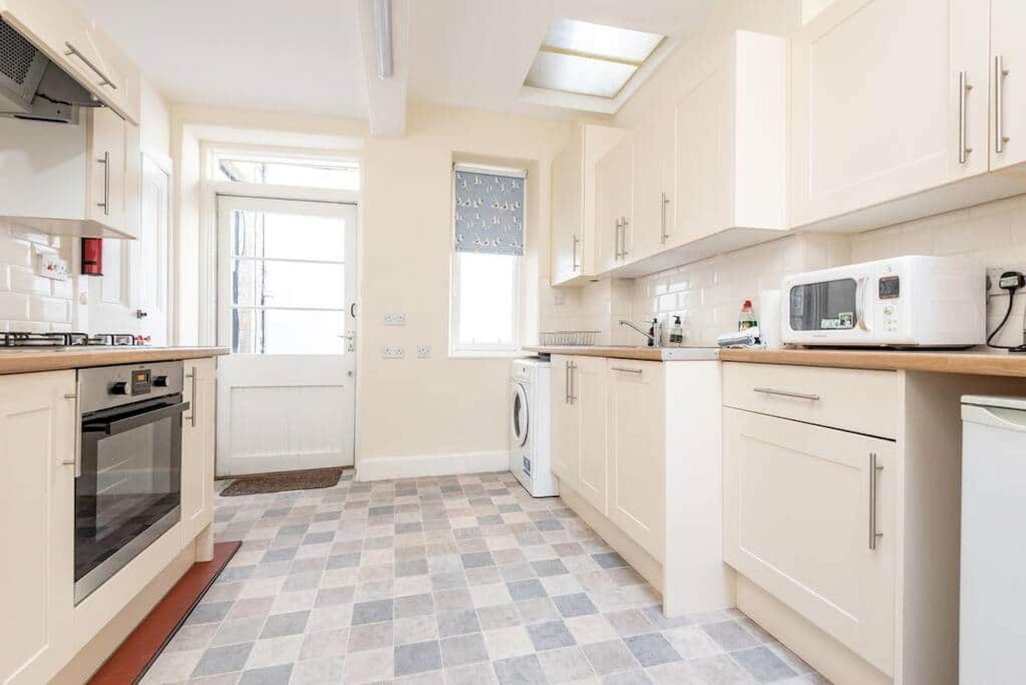 Skye Sands - Westview House เซนต์แอนดรูว์ ภายนอก รูปภาพ
